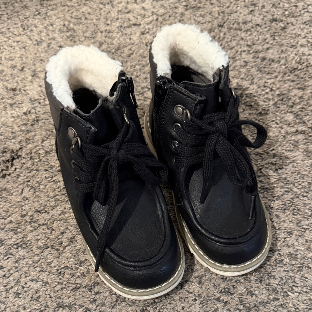 Black Kids Winter Lace-Up Boots with White Sherpa Collar - Black